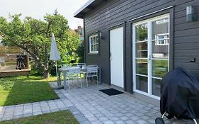 Toppmodernt litet hus nära Kalmar slott och havet